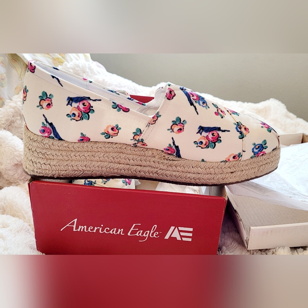 American Eagle Outfitters Floral Print Shoes NEW 8.5